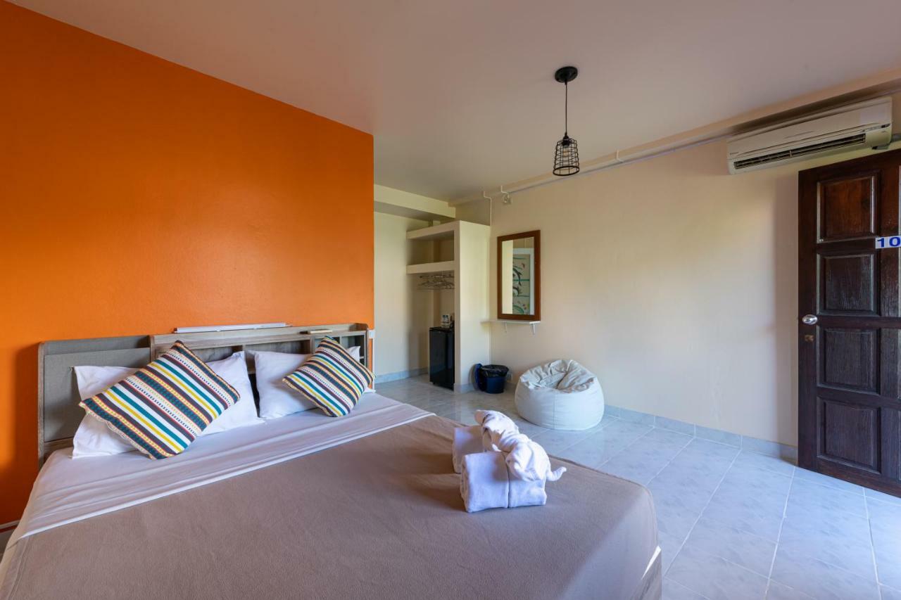 myPatong GuestHouse - Hostel Eksteriør billede